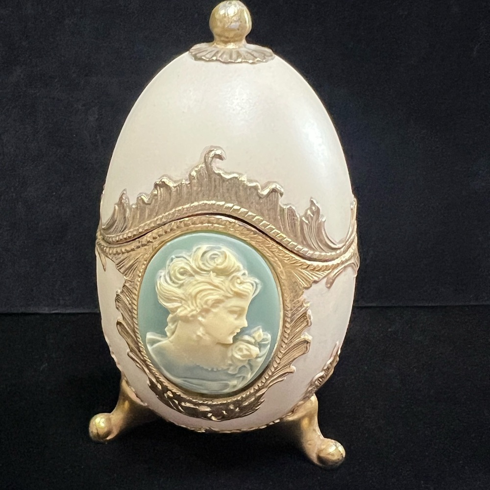 Vintage Sankyo Cameo Egg Music Box – Ornate Gold Trim – Plays Music